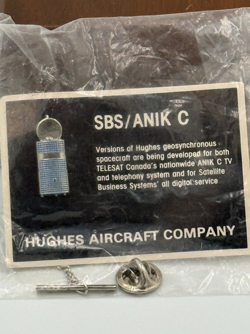 VTG SBS/ANIK C Hughes Aircraft Company Satellite Tie Tack Lapel pin card NIP